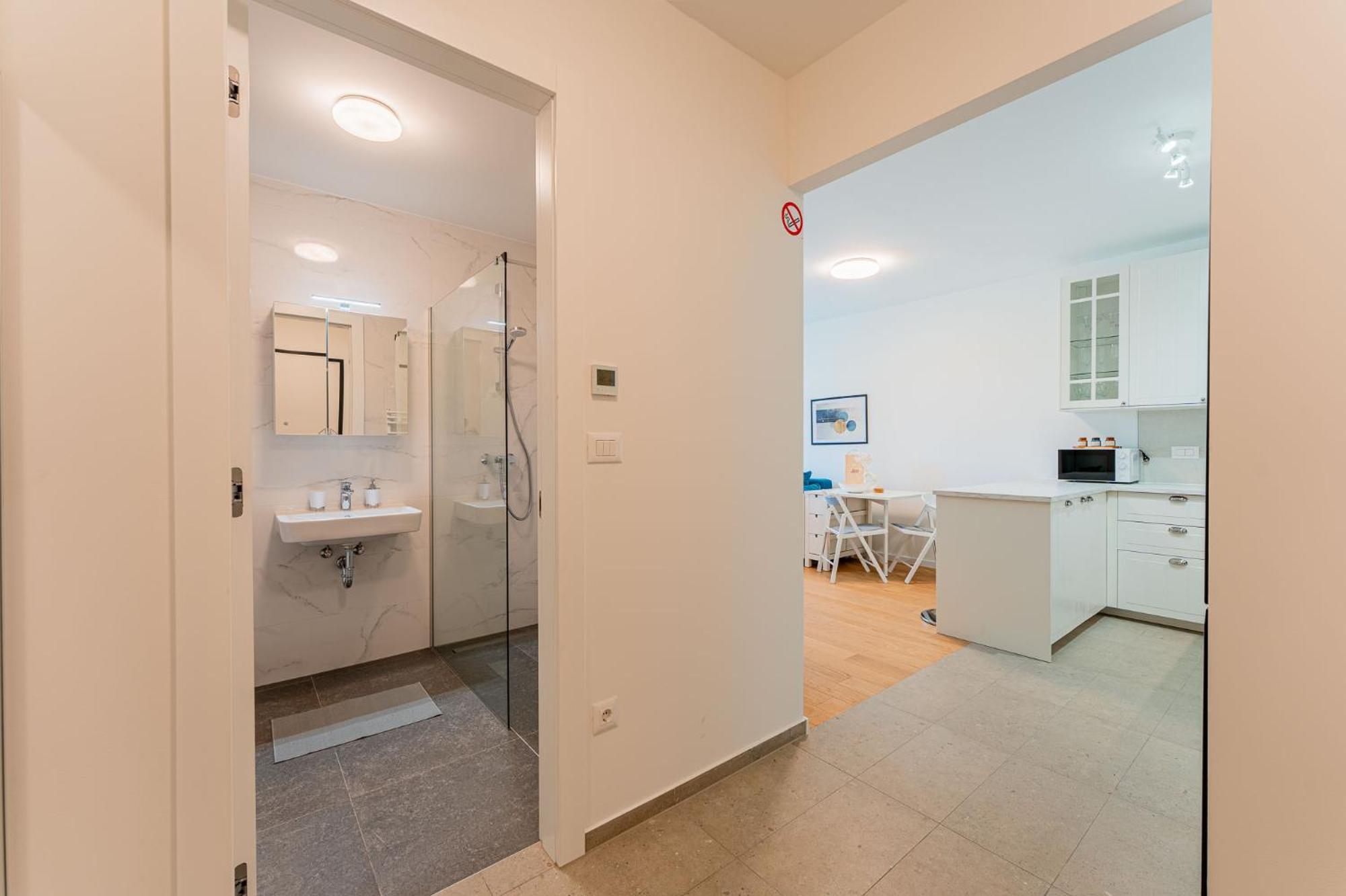 Flex Selfcheckins 149 - - Bedroom - Garage - Loggia Apartman *